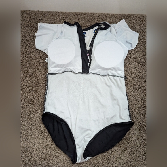 Half zip bathing one piece suit - Picture 3 of 5